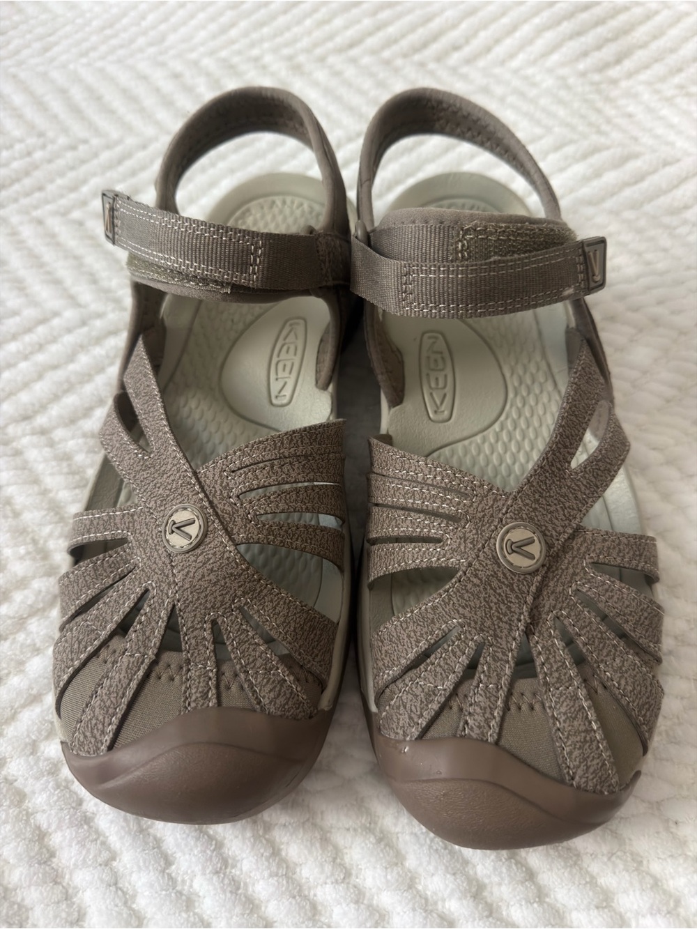 KEEN Whisper Women’s Closed Toe Sport Sandals Size 8.5 Brown Taupe